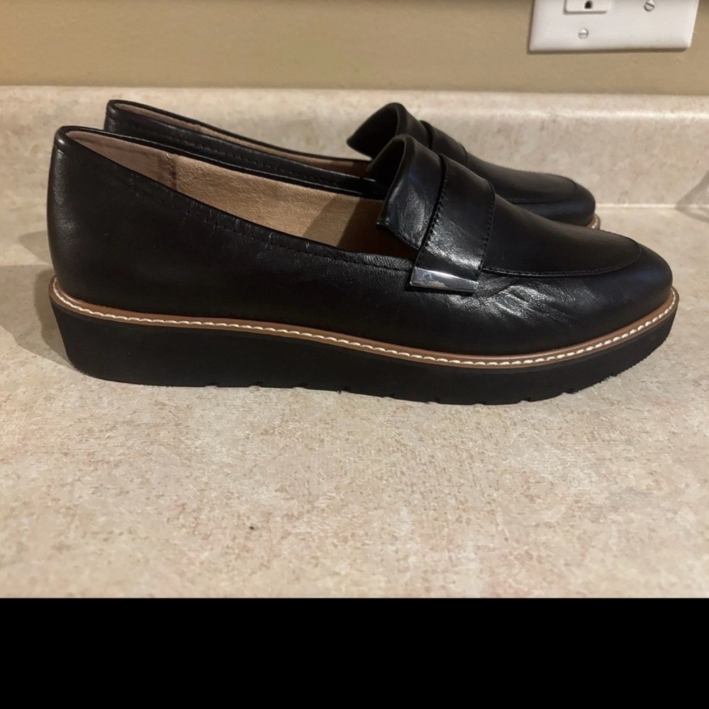 Naturalizer Black Leather Loafers